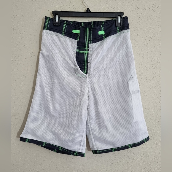 Boy'sGreen Plaid Swim Short. - Picture 6 of 8
